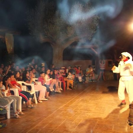 Family Resort Cala Di Luna مارينا دي كاميروتا المظهر الخارجي الصورة