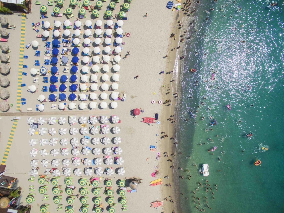 Family Resort Cala Di Luna مارينا دي كاميروتا المظهر الخارجي الصورة