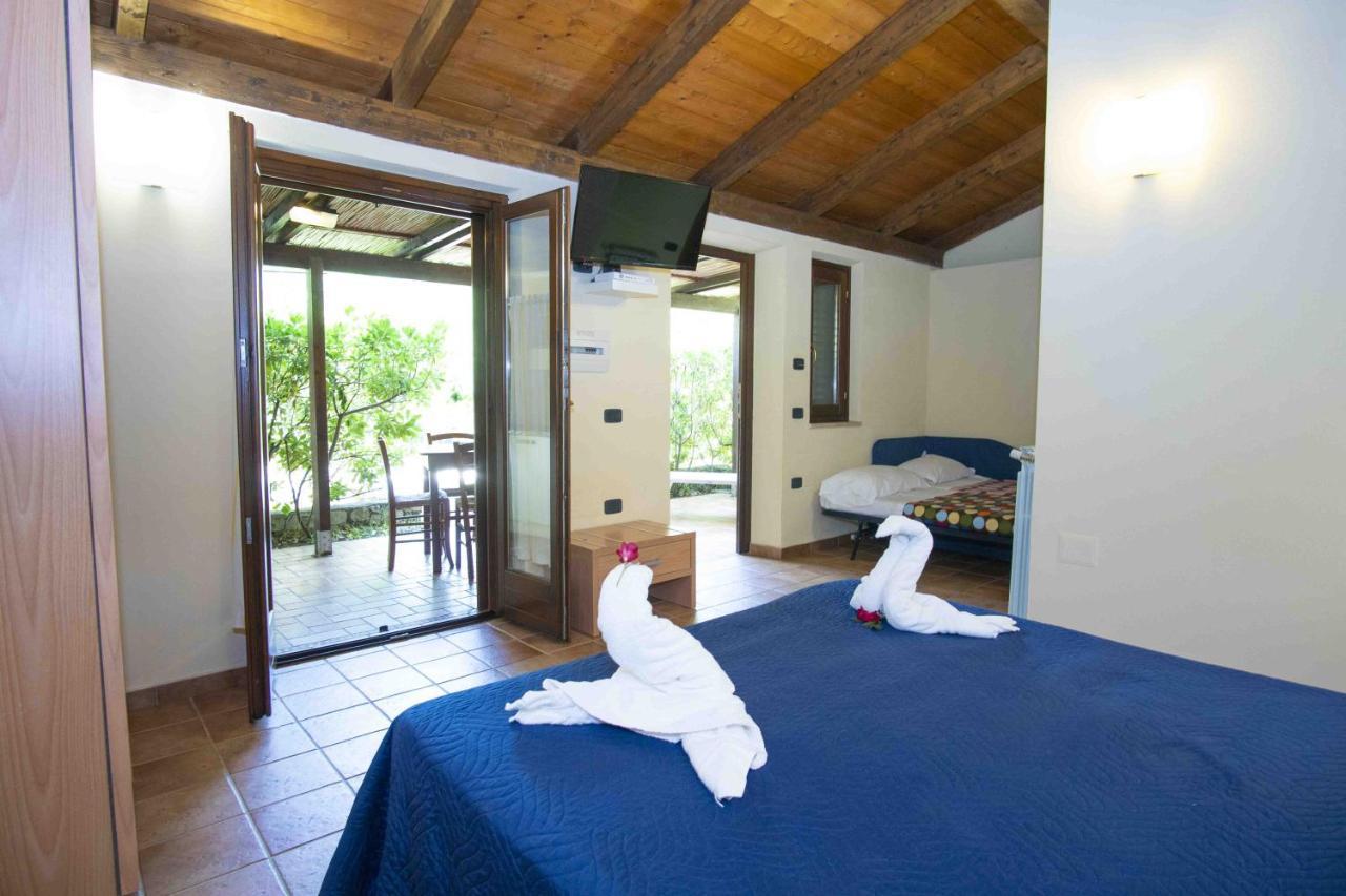 Family Resort Cala Di Luna مارينا دي كاميروتا المظهر الخارجي الصورة