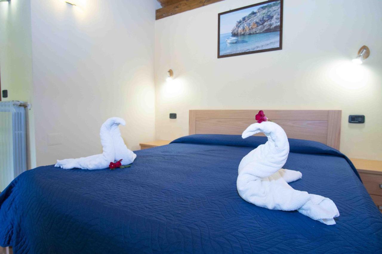 Family Resort Cala Di Luna مارينا دي كاميروتا المظهر الخارجي الصورة