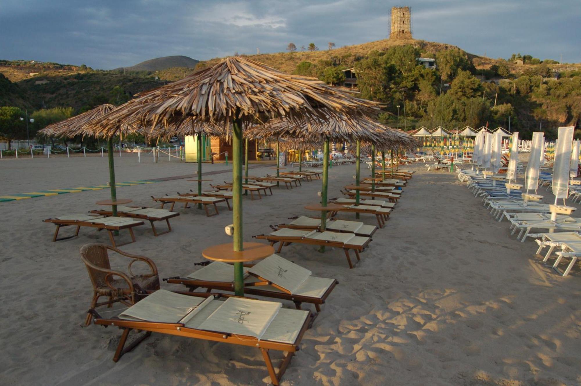 Family Resort Cala Di Luna مارينا دي كاميروتا المظهر الخارجي الصورة