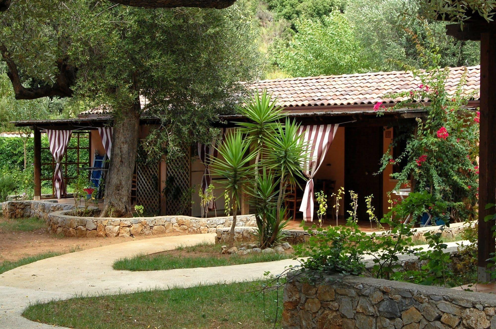 Family Resort Cala Di Luna مارينا دي كاميروتا المظهر الخارجي الصورة