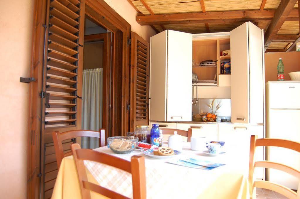 Family Resort Cala Di Luna مارينا دي كاميروتا المظهر الخارجي الصورة